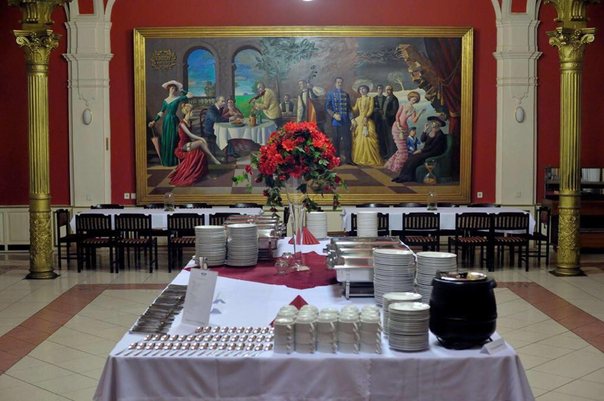 Korona Hotel Nyíregyháza Zewnętrze zdjęcie